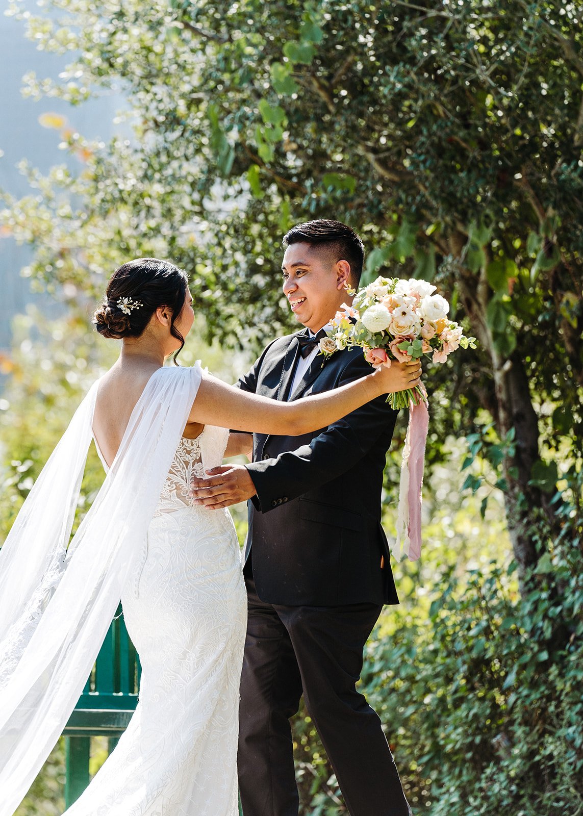 Organic garden-style bridal florals